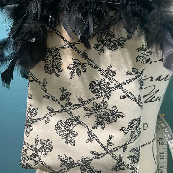 Handmade black feather boa small purse w/floral print handle & body velcro close - Picture 6 of 13